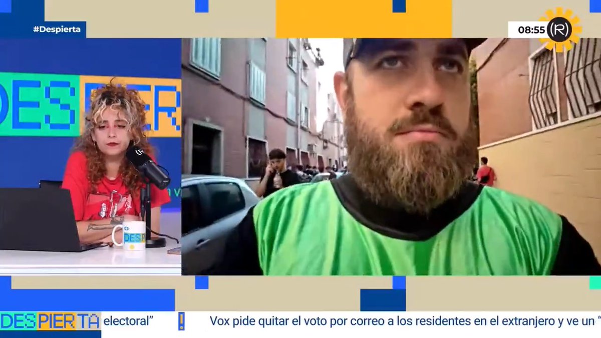 Hemos conectado en directo con PAH Vallekas para conocer lo que sucede en un nuevo desahucio impulsado por CaixaBank en Vallecas. Una amplio despliegue policial intenta echar a Adolfo y su familia de su vivienda 👇🏾 📺 DESPIERTA!