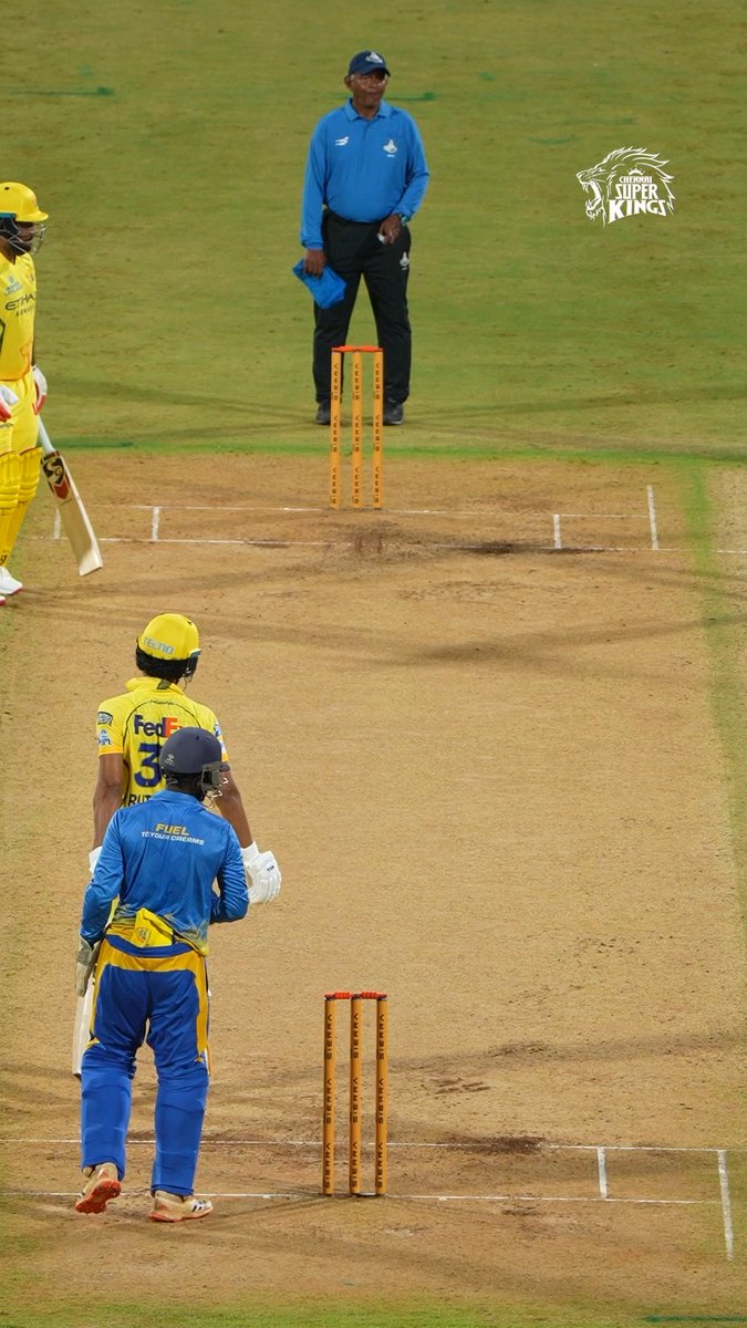 A classic battle 💪🦁 #WhistlePodu #Yellove