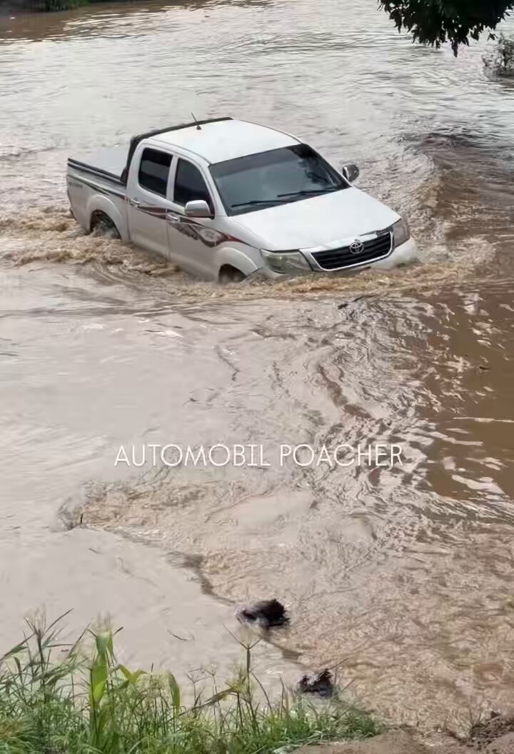 Lagos State Flooding Crisis: He Followed The Hilux And This happened😩