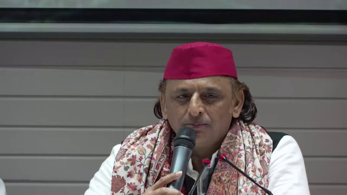 "प्रेम, दया, अपनापन हमारे बीच रहे, हमारे देश की हिन्दुस्तानियत बनी रहे।" – माननीय राष्ट्रीय अध्यक्ष श्री अखिलेश यादव जी