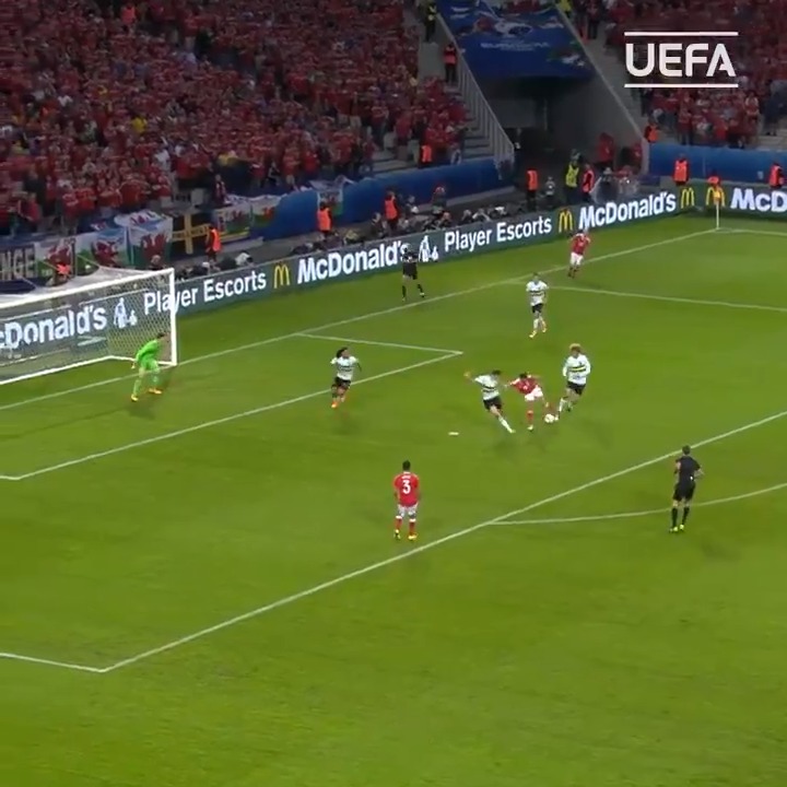 10 years today. The greatest goal a major tournament will ever see 🙌🏻 Hal. Robson. Kanu. 🏴🏴🏴🏴🏴