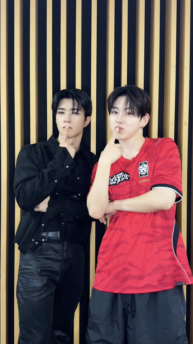 #와이엇 선배님 눈에 거슬리고 싶어 ❤️🔥 Poppin' in your eyes, Stream it on Spotify now 👀 #KickFlip #Kyehoon #My_First_Kick #눈에거슬리고싶어 #온앤오프 온앤오프 (ONF) OFFICIAL