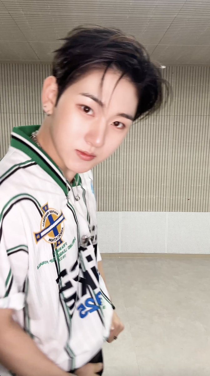 ₊˚⊹ ᴷ ᴵ ᶜ ᴷ ᶠ ᴸ ᴵ ᴾ ⊹˚₊ #KickFlip #킥플립