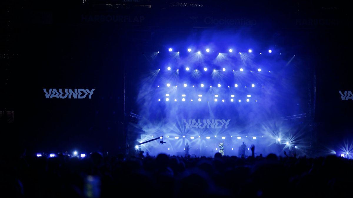 📬#VAWS MOVIE / Members Only #Vaundy 2025/12/5 Clockenflap Music & Arts Festival 2025 Behind the Scenes 🤝 - 📌チケット先行受付中!! JAPAN ARENA TOUR 2027-2028 🎫 📌7/15(水) 新曲配信 「 #かげろう 」 🎧 (夏の高校野球応援ソング/「熱闘甲子園」テーマソング)