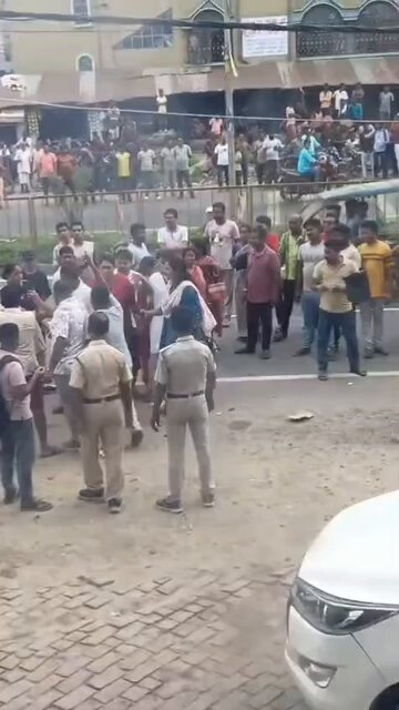 These are no public outbursts. These are coordinated BJP attacks. See the BJP flags