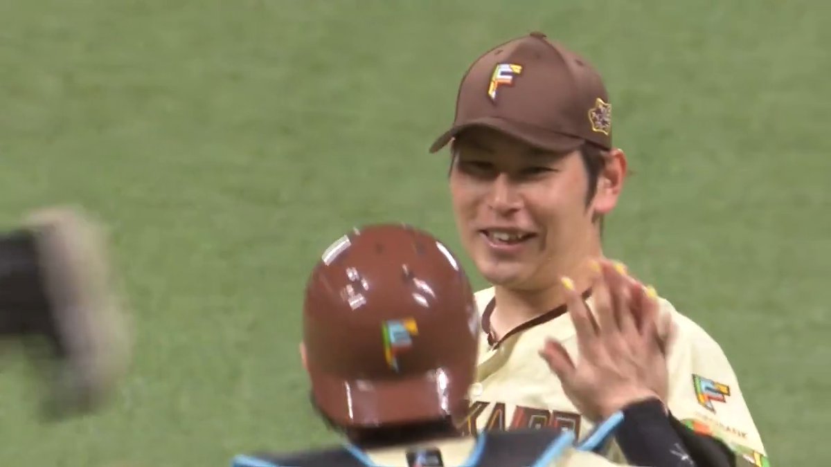 加藤貴之投手がセンターフライに打ち取りゲームセット⚾2年ぶりの完封勝利&リーグトップタイの8勝目を飾る! #ドミれ #lovefighters あなたの「#あの頃のファイターズ」の思い出を募集中!抽選で豪華グッズも!
