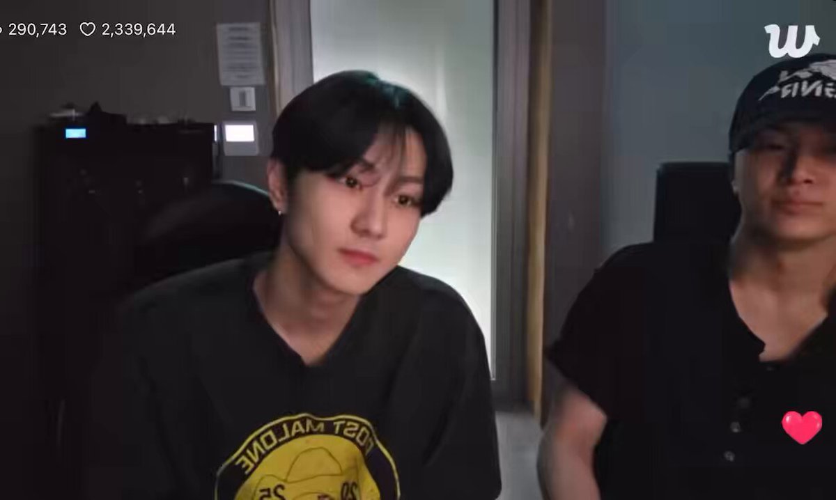 이거 볼 때마다 ㅁㅊ년될 것 같음 연상은 예술적이라며 포장하는데 연하가 냅다 야하다고 얘기해가지고 연상 와르르 무너짐ㅋㅋㅋㅋㅋ