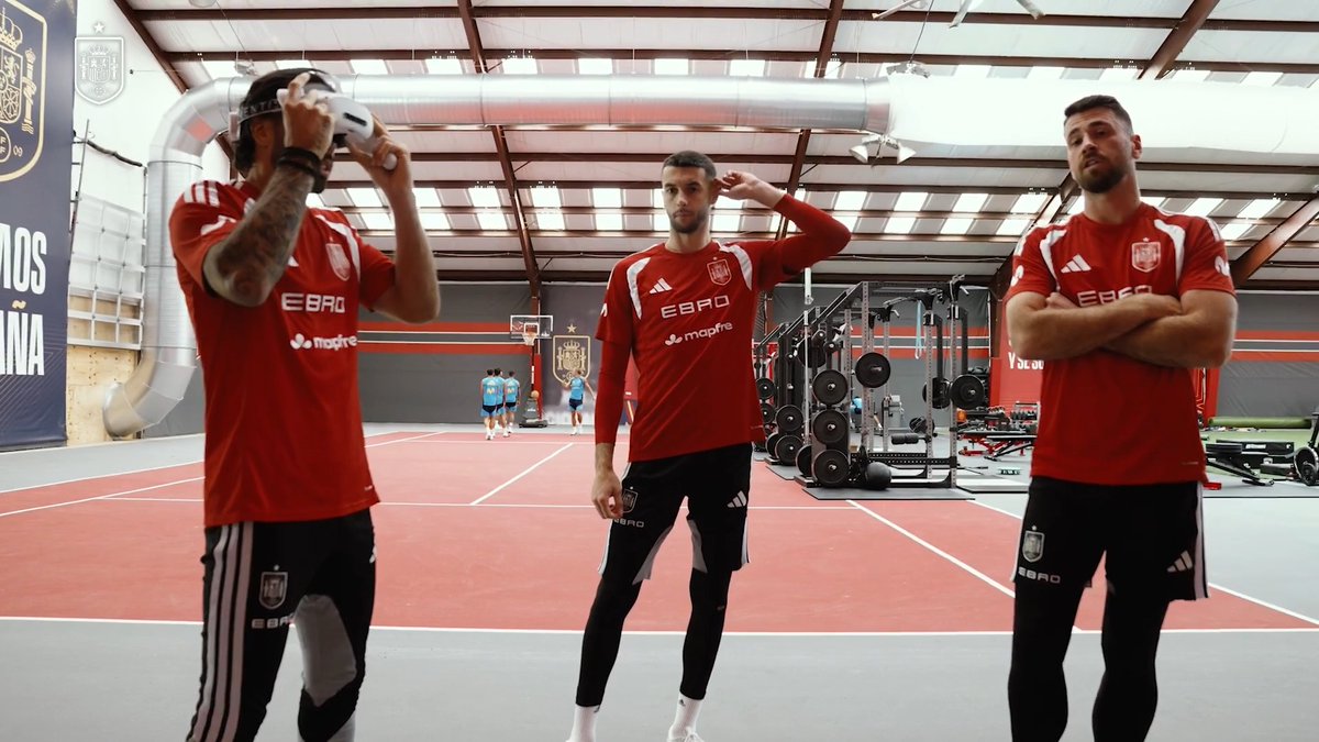 🎮 ¿Realidad virtual? ¡Todo es poco para nuestros porteros! Los guardametas de la Selección Española Masculina de Fútbol utilizan todos los avances a nuestra disposición para sus entrenamientos. #VamosEspaña | #CopaMundialFIFA