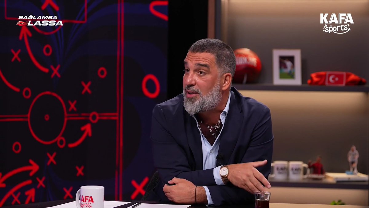 Arda Turan: "Messi - Ronaldo tartışması benim için her zaman tartışmaya kapalıydı. Birisi bu soruya ‘Cristiano Ronaldo’ cevabını veriyorsa o kişiyle futbol konuşmam ben. Daha önce de söyledim: ‘Ronaldo dünyanın en iyi futbolcusu ama Messi bu dünyadan değil.’"