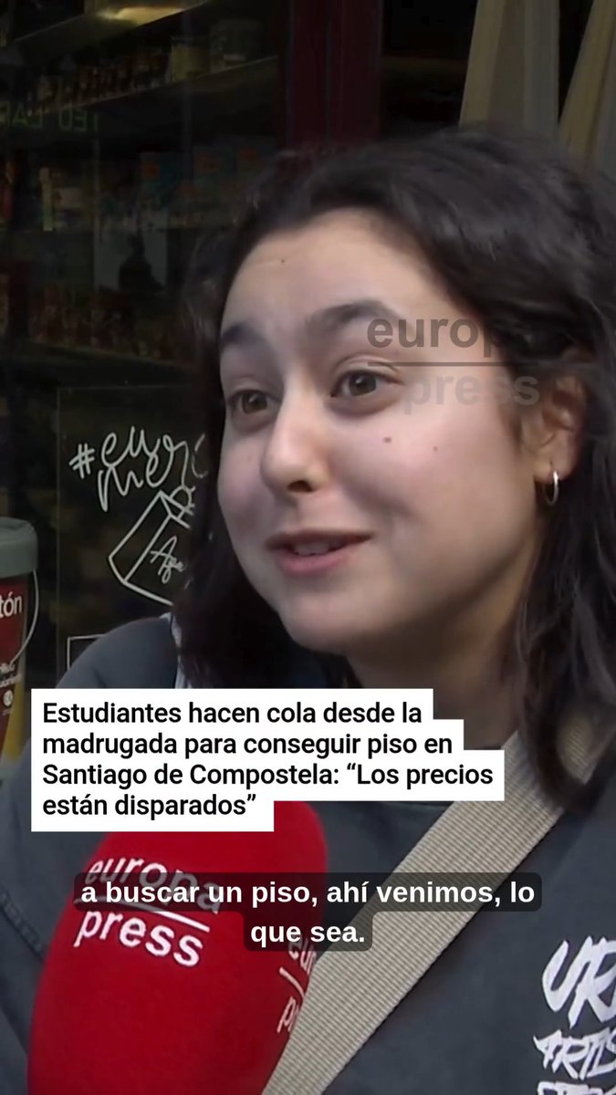 Estudiantes hacen cola desde la madrugada para conseguir piso en Santiago de Compostela: "Llegamos a las 5:00" 🗣️ "Para lo que es, con ventanas viejas, humedades... los precios están disparados" 🗣️ "Desde abril buscando"