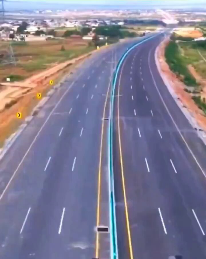 راولپنڈی رنگ روڈ کی مکمل ویڈیو اسی ماہ اسکو ٹریفک کے لیے کھولنے کی تیاریاں کی جا رہی ہیں یہ پروجیکٹ بھی مکمل ھونے کا نام نہیں لے رہا تھا وزیراعلیٰ پنجاب مریم نواز شریف نے اس پر خصوصی توجہ دے کر مکمل کروایا