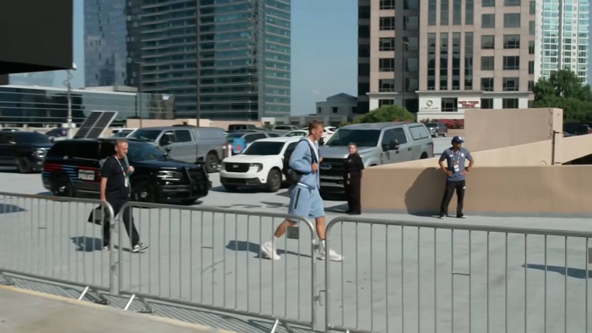 The England team making their way to the Mercedes-Benz Arena ahead of their game against DR Congo 🏴󠁧󠁢󠁥󠁮󠁧󠁿