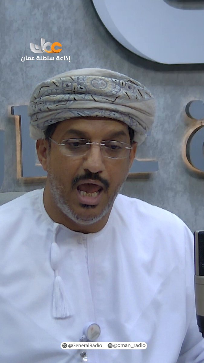 ▪️ القرار الجديد لا يشمل الطلبة المقيدين حالياً على مقاعد الدراسة في التخصصات التربوية بمختلف السنوات (الأولى وحتى الرابعة). ▪️ يُستثنى من القرار أيضاً كل من أنهى دبلوم التأهيل التربوي سابقاً، سواء حصل على الإفادة أو من لم يقدم ملفه بعد للمنافسة في وزارة التعليم. ▪️ ينطبق هذا القرار بشكل مباشر ومستقبلي على من سيلتحقون لاحقاً بالتخصصات التربوية؛ سواء في المرحلة الجامعية الأولى أو في برنامج دبلوم التأهيل التربوي. لـ #استوديو_الظهيرة 📻 #إذاعة_سلطنة_عُمان