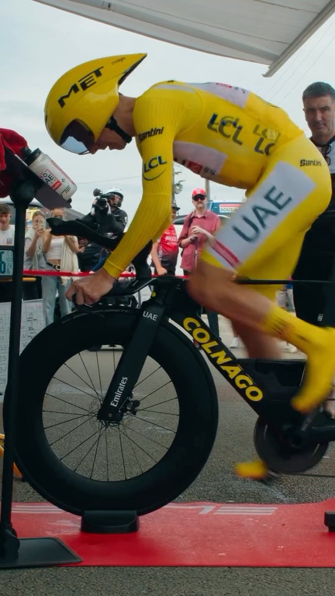 Tadej Pogacar even makes warm-ups look like art 💛🎨