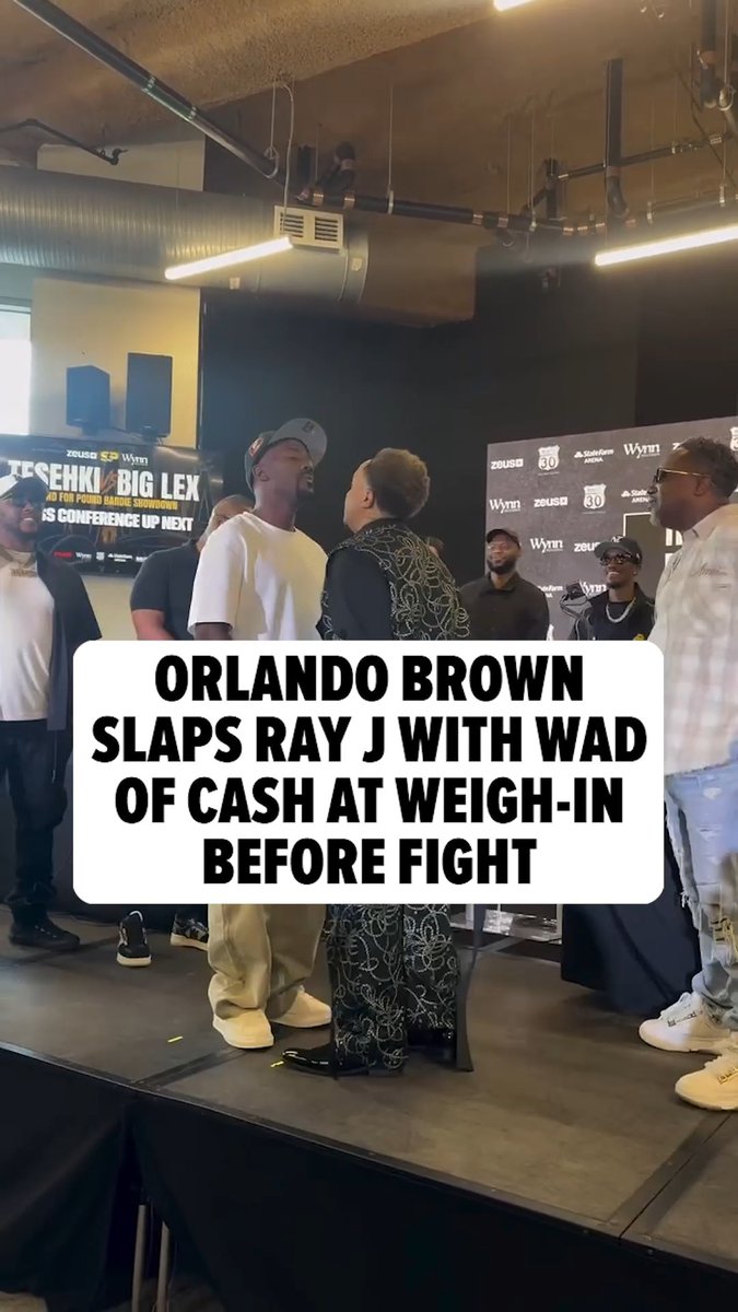 💥🤕 Orlando Brown slaps Ray J with a wad of cash at their fight press conference.