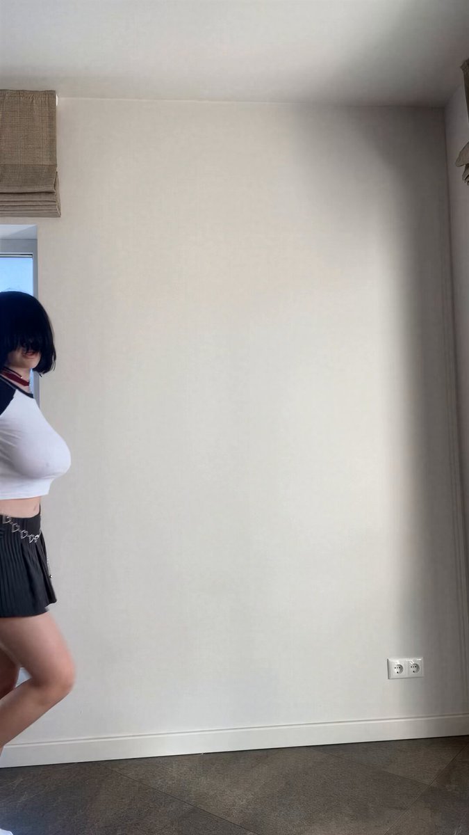jiggly dance break🖤