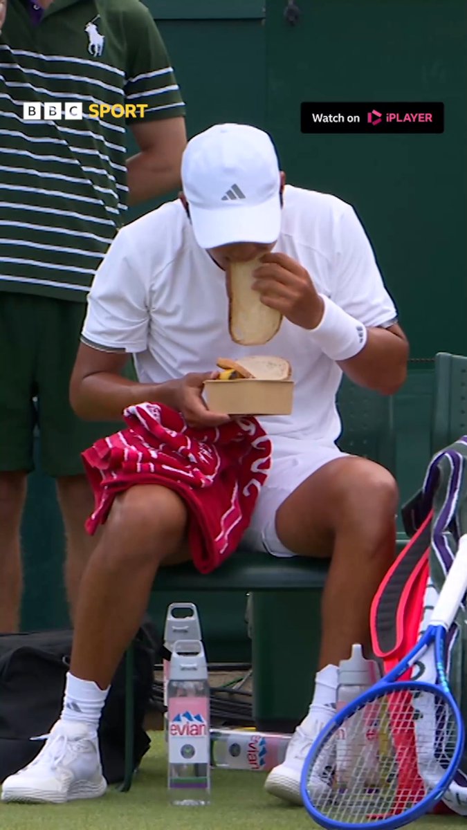 Not something you see every day 🍞 Learner Tien was seen eating bread during a changeover before having a medical timeout.