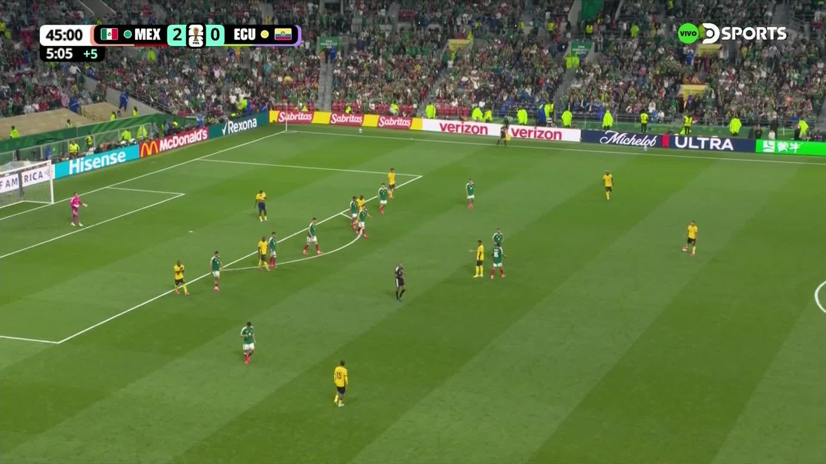 Última jugada del primer tiempo, córner a favor, van 0-2 abajo y se necesita acortar diferencia, y la tiran para atrás para que se termine el primer tiempo. En tantos años viendo futbol nunca ví algo así.