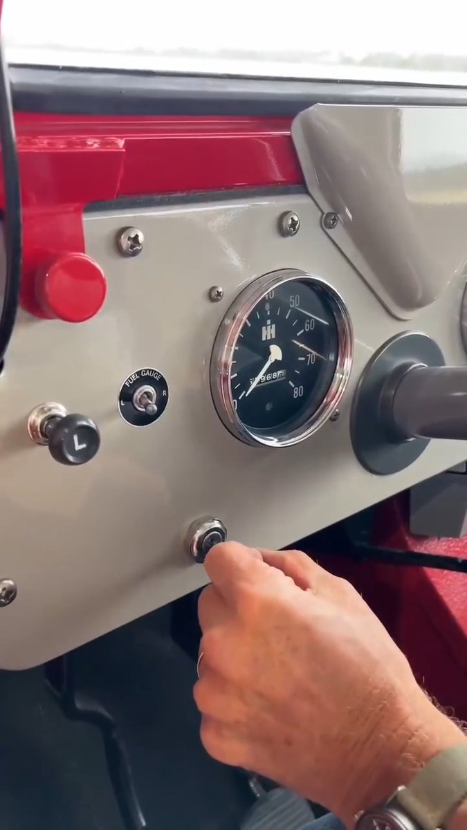 Push it, pull it, twist it, shift it! 1964 International Harvester Scout 80 ASMR 💆