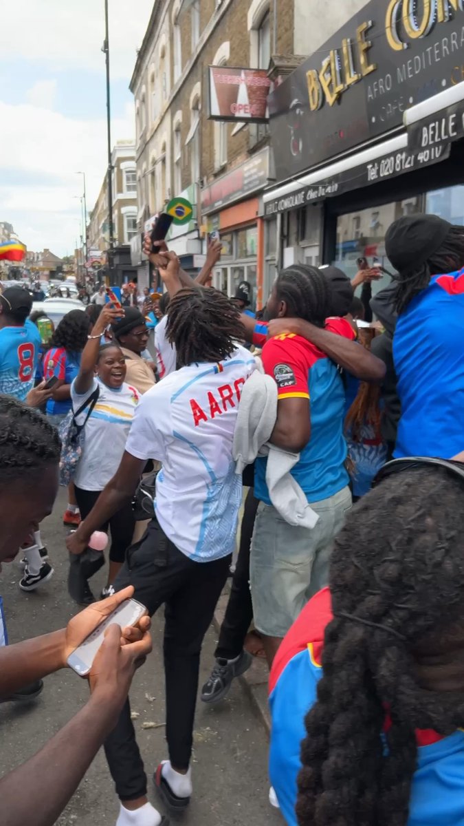DR CONGO FANS IN LONDON GO CRAZY AFTER GOING 1-0 UP VS. ENGLAND!! 😮😮😮