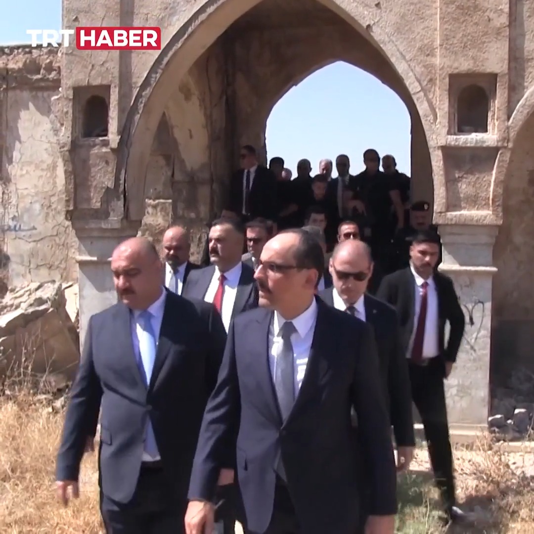 MİT Başkanı İbrahim Kalın, Kerkük'ü ziyaret etti. Kalın'ı Kerkük Valisi ve Irak Türkmen Cephesi Başkanı Muhammed Seman Ağa karşıladı. Kerkük Kalesi'ndeki Türk şehitliğini ziyaret eden Kalın, ITC Genel Merkezi ve Kerkük Valiliği’nde temaslarda bulundu.