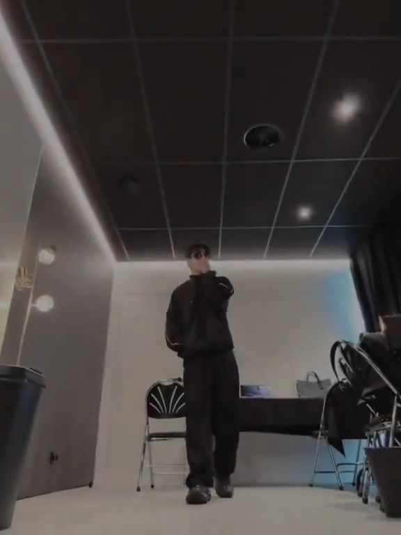 🕒 TIKTOK Jungkook post doing the singasong challenge: #/singasong #/v8 #/bts #/jungkook #/jk @/SEVENTEEN