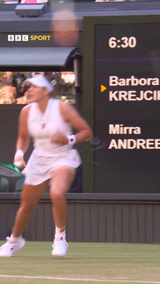 "Beads everywhere!" It wasn't just the match that Mirra Andreeva lost on Centre Court 😬