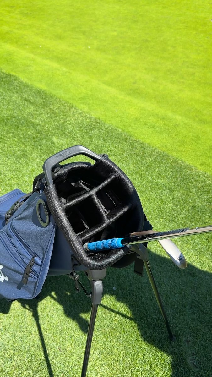 Next stop: First tee (ft. Players S4 stand bag) 📸 The Golfer's Journal