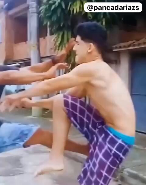 Esse gosta de levar rasteira kkkkkkkkkkkkk