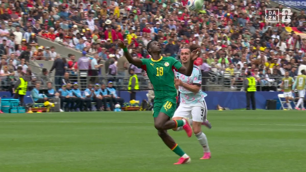 縦1本で追加点🇸🇳 イスマイラ・サールが見事なファーストタッチ 豪快弾で今大会4ゴール目‼️ 🏆#FIFAワールドカップ ラウンド32 🆚ベルギー×セネガル 📱#DAZN ライブ配信中 #本気で楽しむならDAZN コカ・コーラ