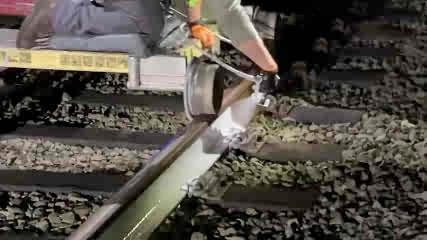 With extreme heat like we’re currently experiencing, rail temperatures can soar above 135°F, which may cause bends in the rail due to thermal expansion. For years, Metro has monitored rail temps on “heat rides” to detect track issues before they happen. This year, we’re adding something new: applying reflective white paint to vulnerable segments, which lowers temps. With over 6,000 feet treated, we’re enhancing track lifespan and boosting safety and reliability! Here’s the team in action 💪