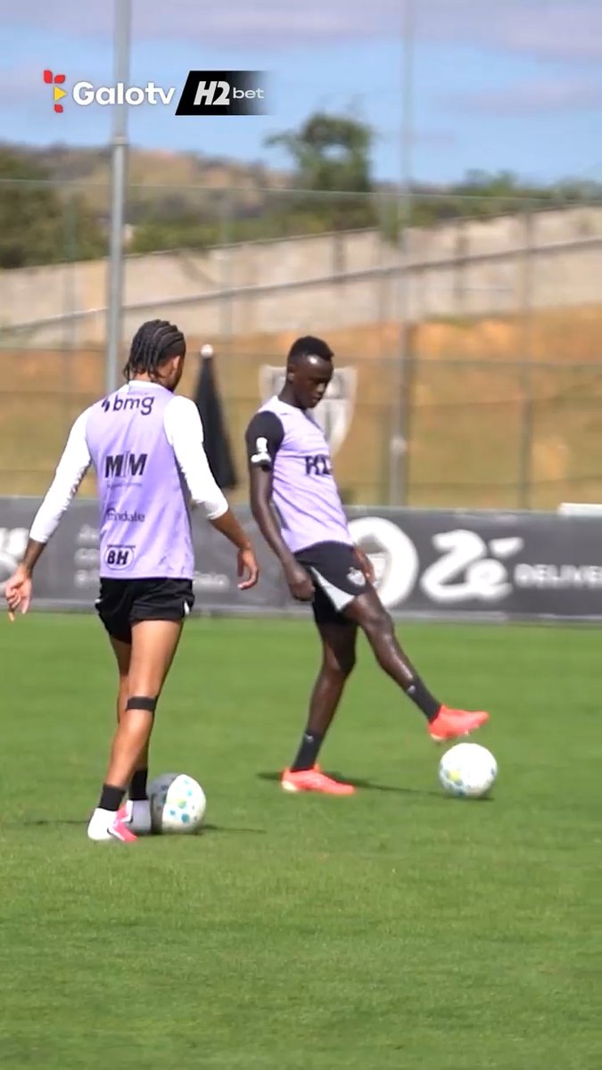 🎞️⚽️ Alexsander e Cissé em: 'O desafio do travessão'. Quem será que levou essa? 👀