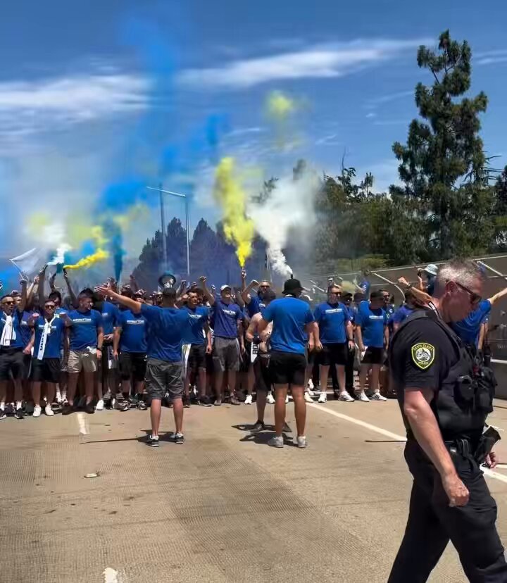 🚨🇧🇦 Bosnia fans have arrived for the match against USA! 🔵🧨