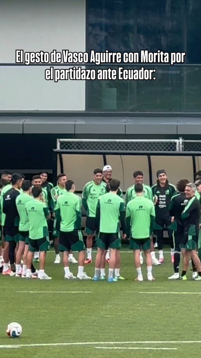 LO FELICITARON ENFRENTE DE TODOS 👏 Vasco Aguirre estrechó la mano de Gil Mora tras el partidazo que se firmó ante Ecuador 🙌