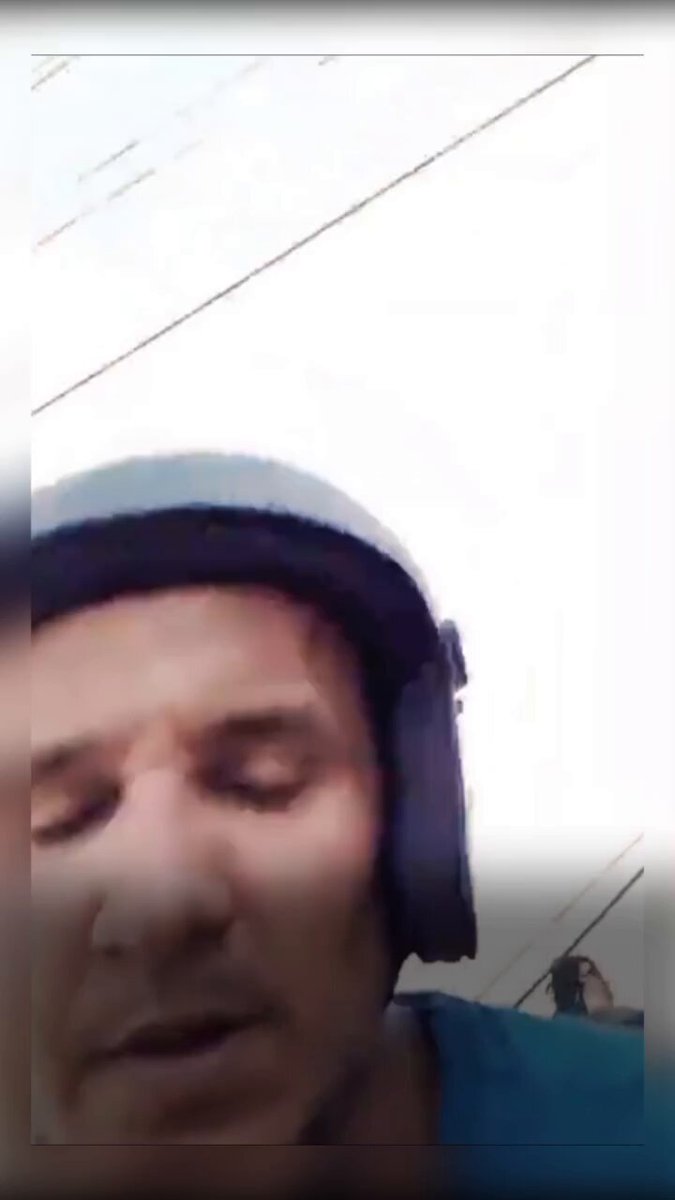 "Mision cumplida" Así dice este voluntario socorrista al estar completamente cansado de intentar salvar Vidas, mientras ve y critica a funcionarios de la Dictadura solo comiendo y sin hacer absolutamente nada.