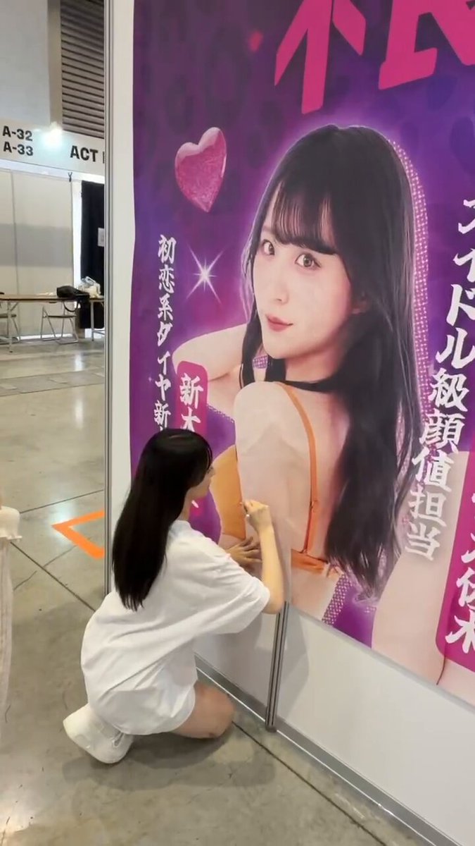 サインカキカキしたよ〜明日楽しみ😽🤍 2枚目はさきさんおすすめスイカジュース🍉 台湾暑いからちょー美味しかった！ 签名卡基卡奇卡了哦~期待明天😽🤍 第2张是崎先生推荐的西瓜汁🍉 台湾很热，所以有点好吃❕