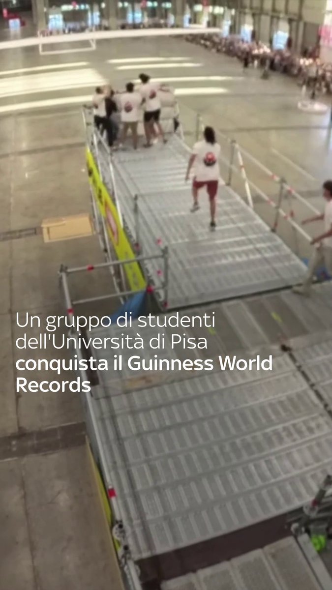 Un gruppo di studenti di Ingegneria dell'Università di Pisa ha realizzato l'aeroplano di carta più grande del mondo, conquistando il Guinness World Records. Il velivolo, costruito interamente a mano utilizzando esclusivamente carta e colla, ha un'apertura alare di 20,04 metri, una lunghezza di 7 metri e ha percorso in volo 59 metri. Il progetto, denominato Icarus e sviluppato con il supporto del divulgatore scientifico Jakidale, ha superato il precedente primato detenuto dal Braunschweig Institute of Technology dal 2013. Il record è stato certificato il 25 giugno durante il WMF - We Make Future di Bologna.