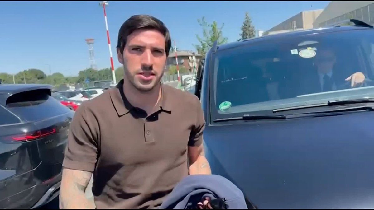 Sandro Tonali has arrived at Milan airport to fly to London and complete his move to Tottenham Hotspur 🚨 Credit: Sky in Italy 🇮🇹