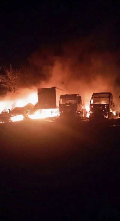 🎯 Last night, in occupied Alchevsk of the Luhansk region, Ukrainian medium-range kamikaze drones bombed and destroyed military logistics trucks intended for the replenishment and supply of the Russian army. Video is generated by Grok AI