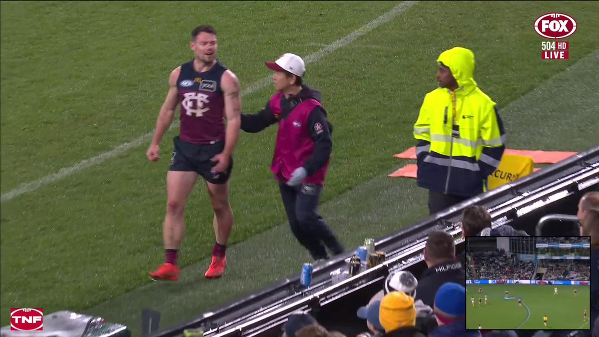 Lachie Neale was heckled by fans at GMHBA Stadium as he left the field for a HIA test in the second quarter. 📺 Watch #AFLCatsLions on Ch.504 or stream on Kayo: ✍️ BLOG 🔢 MATCH CENTRE