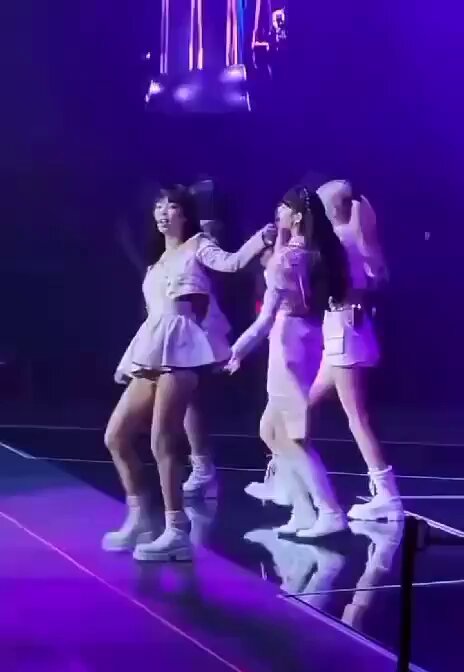 If Lisa's forgot to balance her energy to fit in, she would've gave this instead #LISA