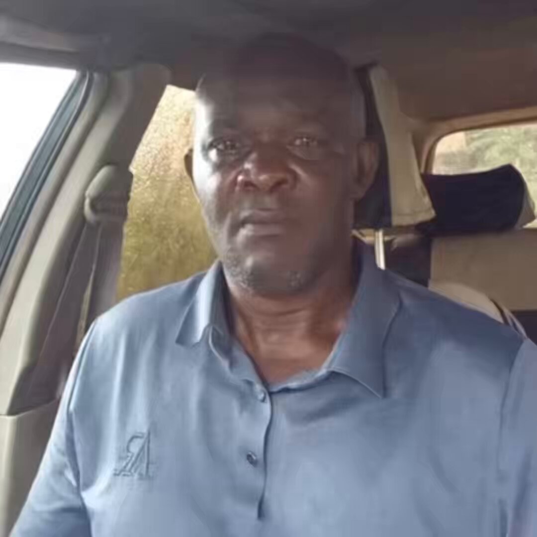 “My name is retired captain effiong eyo, Nigerians keep blaming the government meanwhile they don’t know the secrets within the government. President Tinubu is not weak. He just didn’t know the seat was this hard to control. He thought it would be easy until he got there. Every Nigerian president has another president above him. I retired from the army because I realized it didn’t feel like I was serving the Nigerian Army. There is a cabal controlling the government and the nation.” “The First Lady even thanked President Trump for bombing terrorists in Sokoto and said he should do more, which shows the Nigerian government can’t even give orders. The day President Tinubu gave the order to help Benin Republic, he wasn’t giving the order himself,he was instructed to. If he can do that for Benin Republic, why can’t he do the same in Nigeria? Why are all the Army Generals afraid to give orders? They’re all scared of one person.” ~ Man makes allegations about the Nigerian government 👀🇳🇬