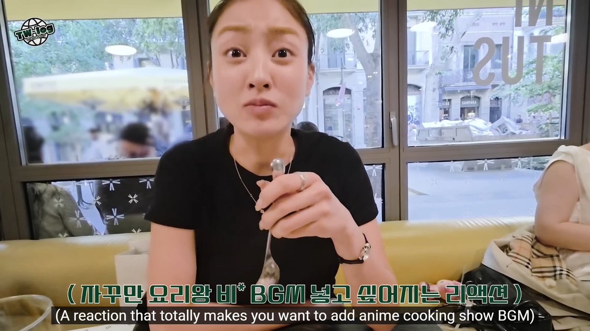 Jihyo's instant "angry because the food is so good" eyebrows vs Jeongyeon's reaction 😭