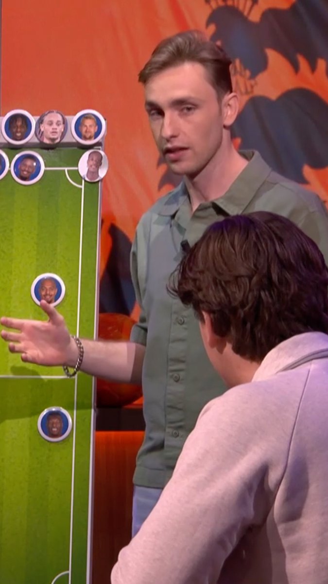 Nicky van der Gijp ziet de toekomst van Oranje positief tegemoet: 'Er komt echt veel talent aan!' 🦁🔥 #hetoranjecafe