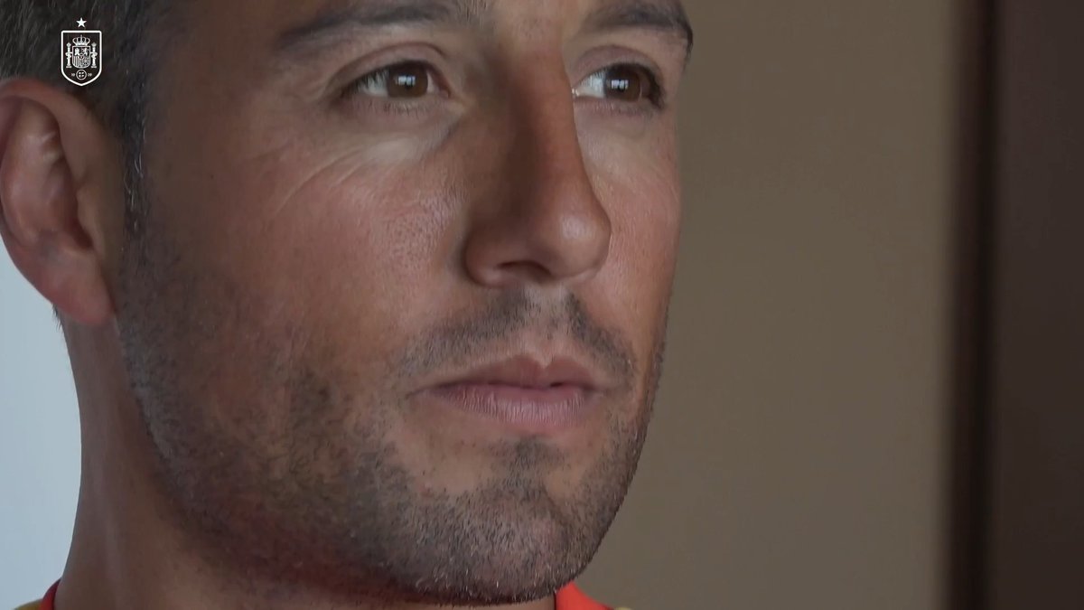 🥹 Se retira un doble campeón de Europa. ❤️ 𝗚𝗥𝗔𝗖𝗜𝗔𝗦 por tu fútbol, Santi Cazorla. #VamosEspaña