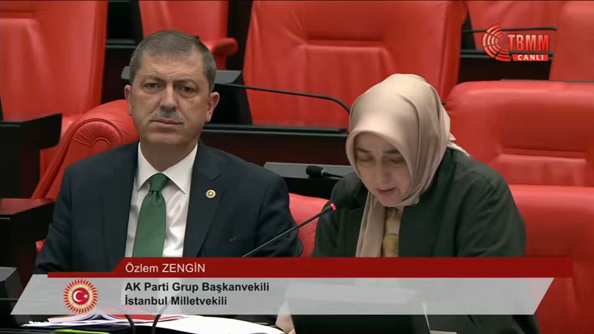 Her sene Türkiye'yi ziyaret eden yaklaşık 64 milyon insanın 11 milyonunu yurt dışındaki vatandaşlarımız oluşturuyor. Türkiye'yi ziyarete gelen vatandaşlarımıza en kolay şekilde bu seyahatlerini sağlık ve sıhhatle tamamlayarak, vatanlarında iyi vakit geçirmelerini temenni ediyoruz. Gümrüklerimizde muazzam bir hizmet veriliyor. Sınırlarda görev yapan çalışanlarımıza, askerlerimize, polislerimize ve tüm bakanlıklarımıza teşekkür ediyoruz.