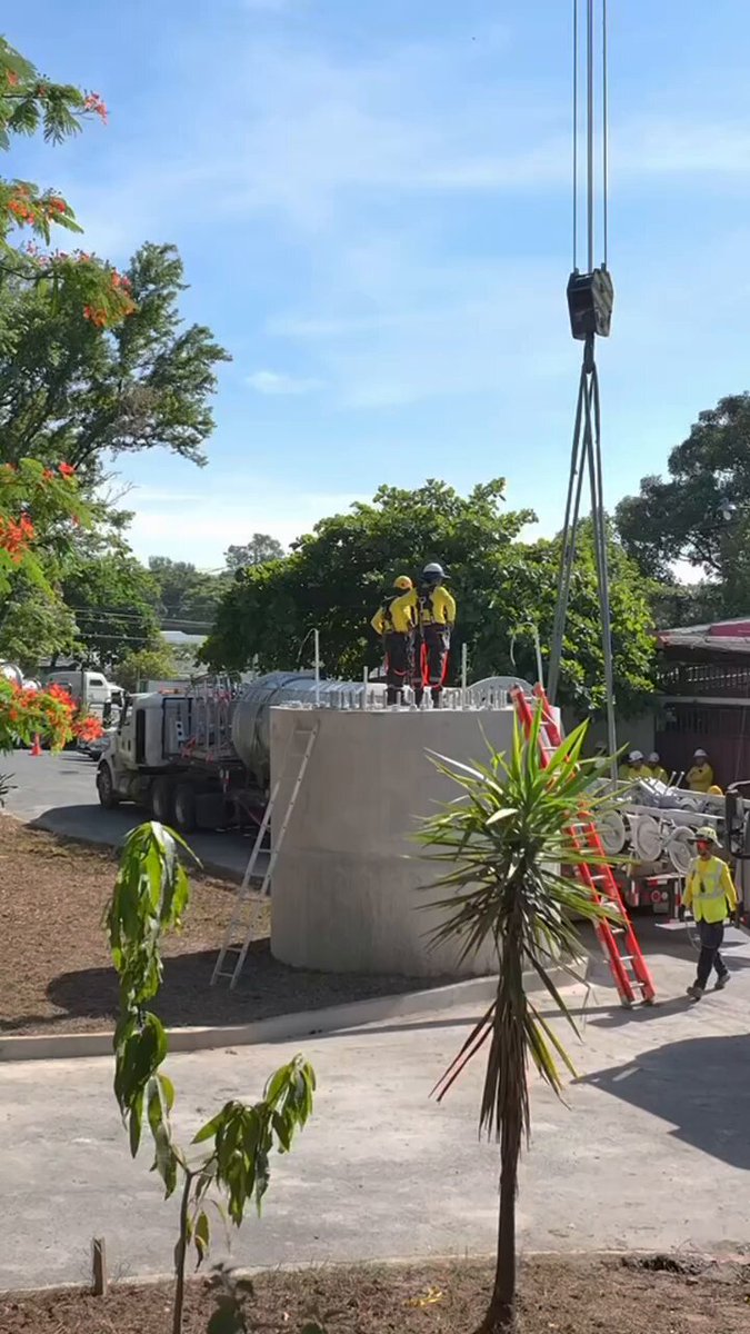 Luego de finalizar obra civil en la pila 5, hoy iniciaremos el montaje de la segunda torre del Aerocable de Mejicanos. Seguimos avanzando.🇸🇻
