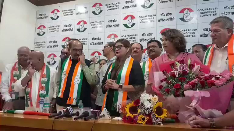 कांग्रेस में शामिल होने के लिए आम आदमी पार्टी के नेताओं में भगदड़ मच गई है। गोवा, पंजाब, गुजरात हर जगह AAP के नेता कार्यकर्ता कांग्रेस में शामिल हो रहे हैं। आप तो AAP की लीला समाप्त हो समझें...😎