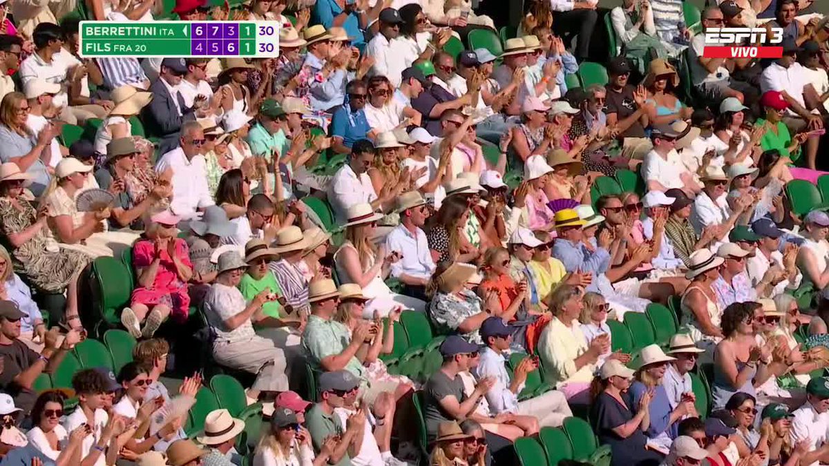 ¡Para poner en un cuadro! El drop que tiró Berrettini. 🔝😱 📺 Mirá #Wimbledon en el Plan Premium de Disney Plus.