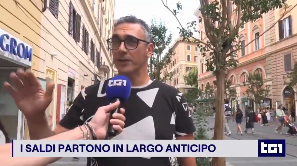 - Ha già fatto acquisti con i saldi? + Hai beccato a persona sbajata perché nun c'ho na lira io